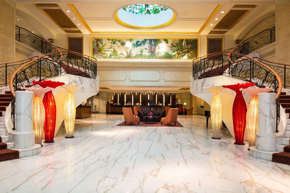 Royal Plaza On Scotts Hotel Singapore Exterior photo The lobby of the hotel
