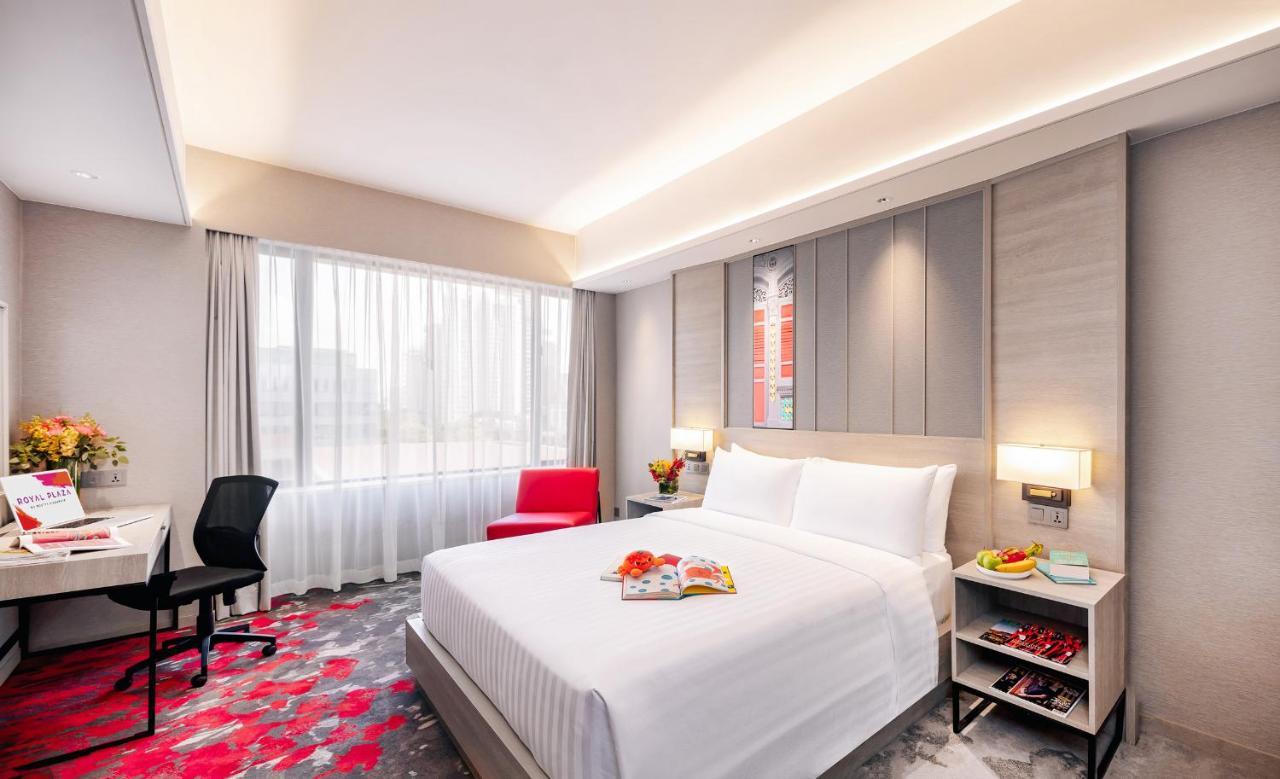 Royal Plaza On Scotts Hotel Singapore Exterior photo Deluxe Room