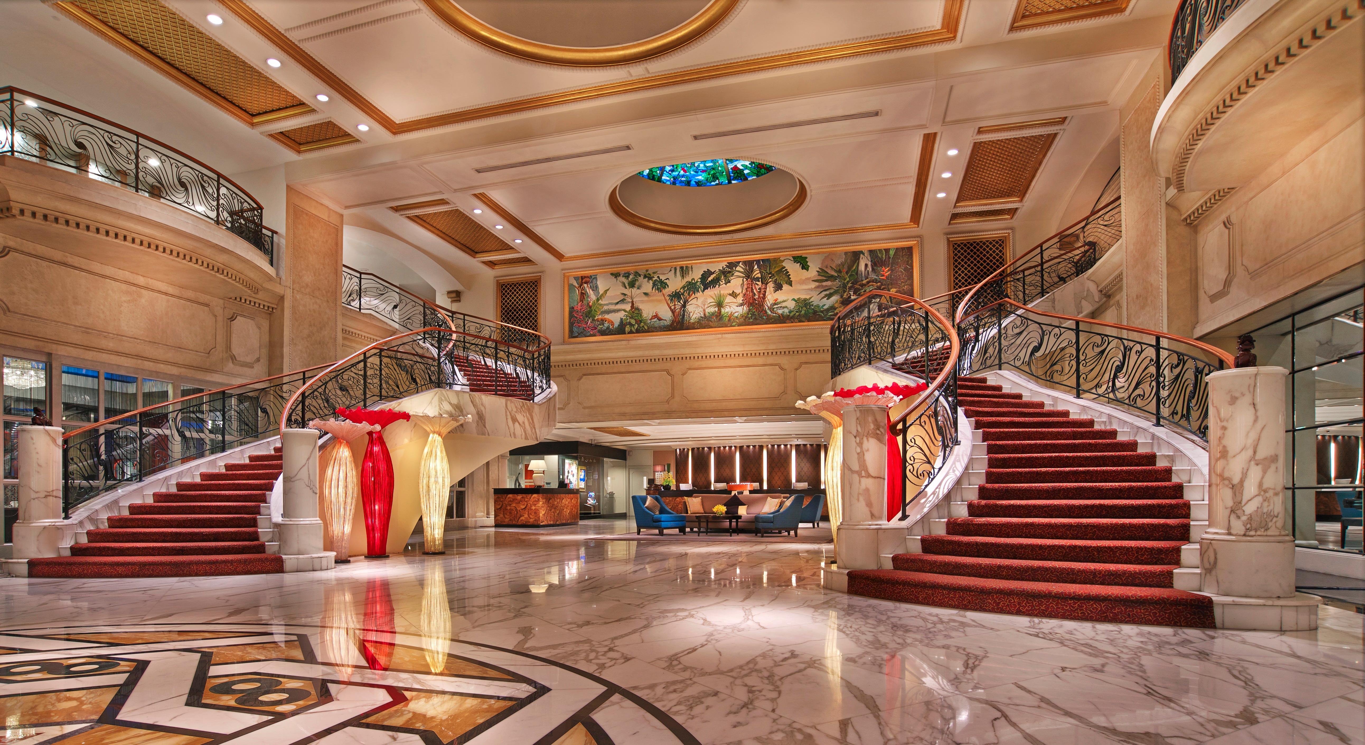 Royal Plaza On Scotts Hotel Singapore Exterior photo The lobby of the hotel