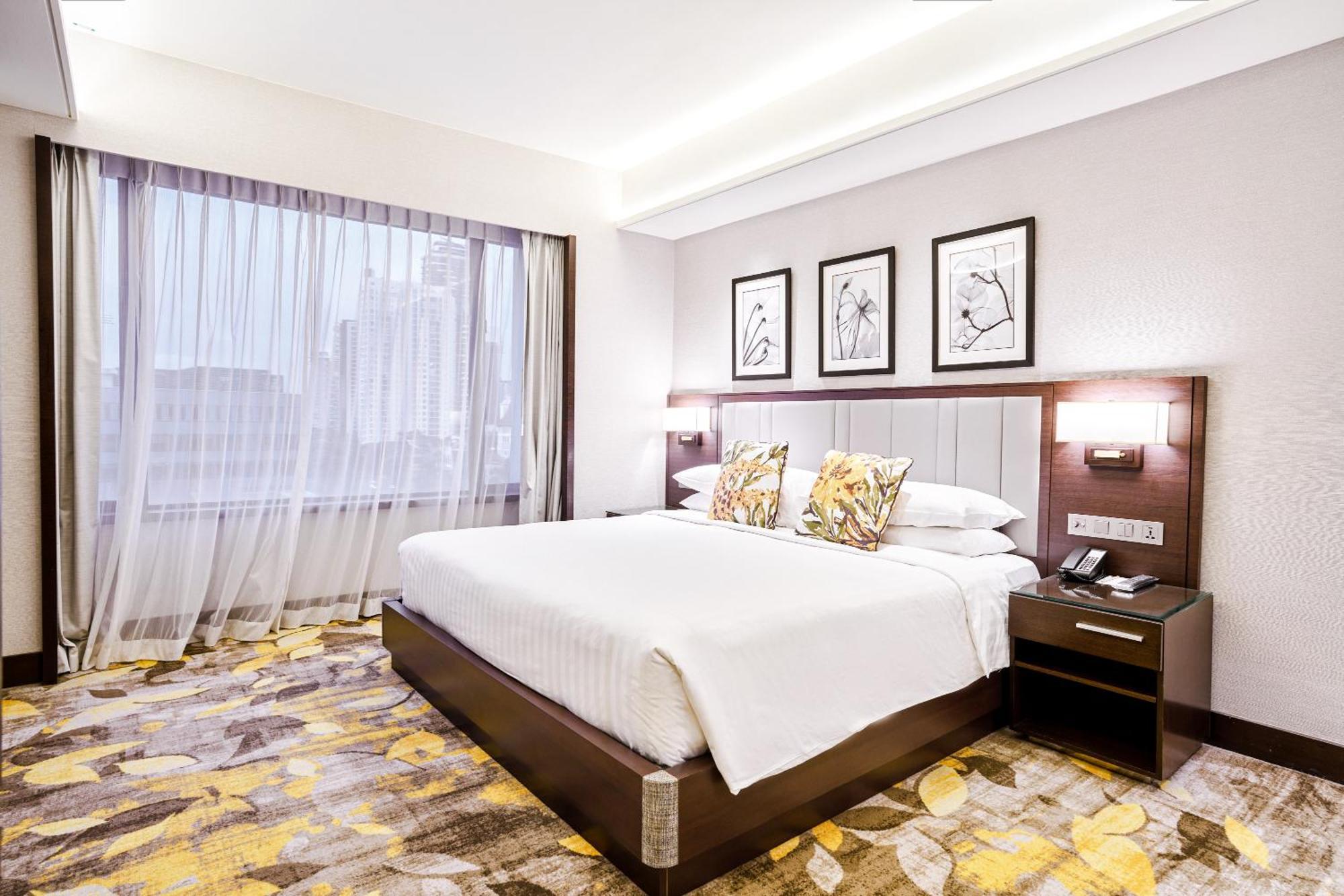 Royal Plaza On Scotts Hotel Singapore Exterior photo Deluxe Room