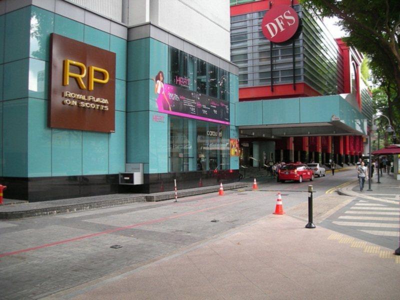 Royal Plaza On Scotts Hotel Singapore Exterior photo Royal Plaza Hotel