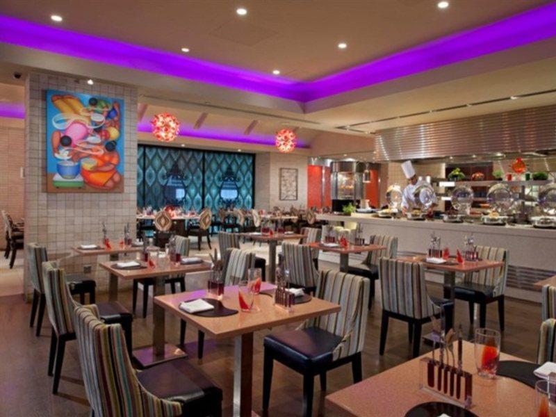 Royal Plaza On Scotts Hotel Singapore Exterior photo The restaurant