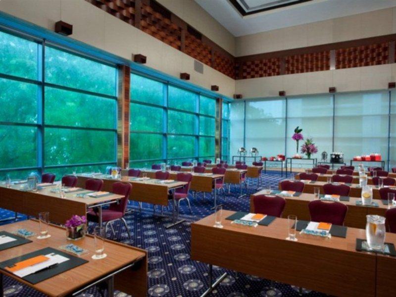 Royal Plaza On Scotts Hotel Singapore Exterior photo Meeting room