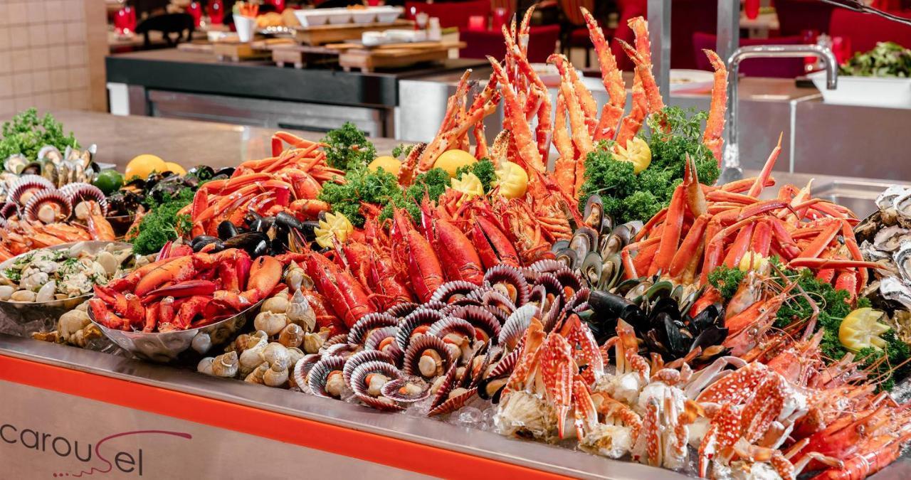 Royal Plaza On Scotts Hotel Singapore Exterior photo Seafood