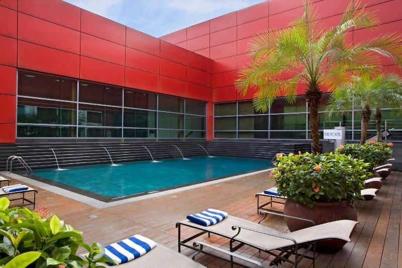 Royal Plaza On Scotts Hotel Singapore Exterior photo The pool at the hotel