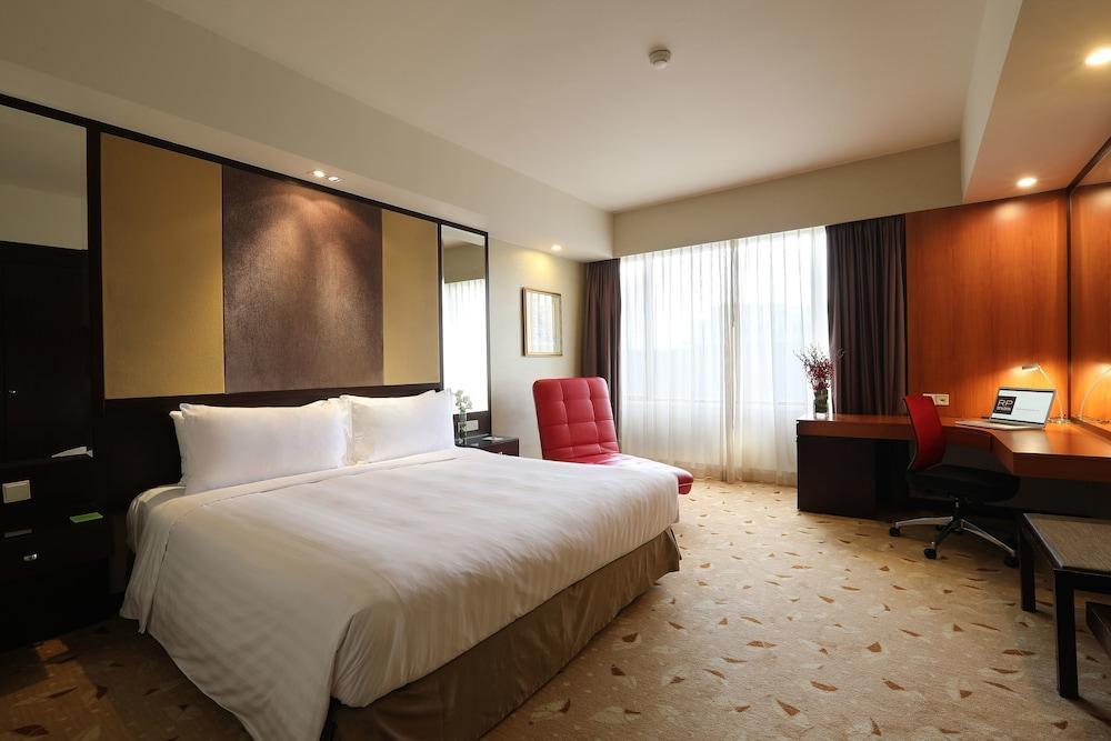 Royal Plaza On Scotts Hotel Singapore Exterior photo Deluxe Room